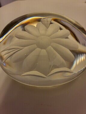 VTG.4 In.Dome Shaped Art Glass Paperweight with Etched White Flower - Home Art